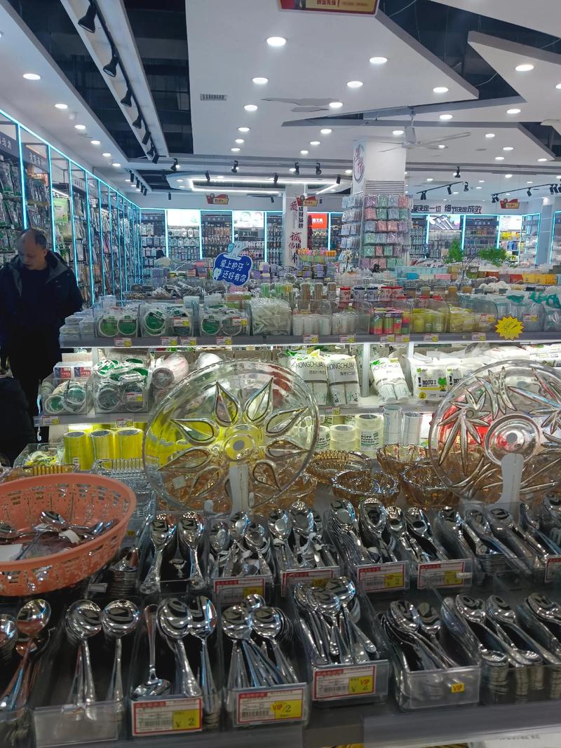 海口市可奋景百货店所在的海口百货批发市场位于海南省海口市琼山区凤翔街道办南国花园对面，是一个大型的综合性市场。如果您想了解具体位置和如何前往，请继续阅读。